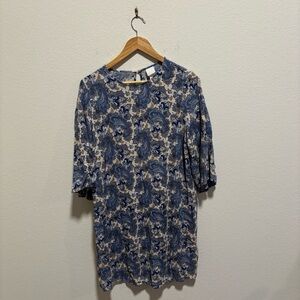H&M Blue and Cream Paisley Short Sleeve Shift bell sleeve midi